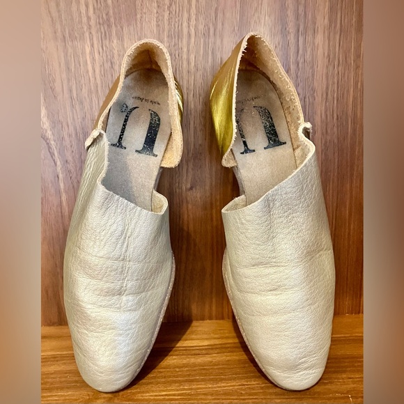 EUC Rare U-Dot Asymmetric Metallic Leather Slip-On Flats 7 Matte & Glossy Gold - Picture 16 of 16